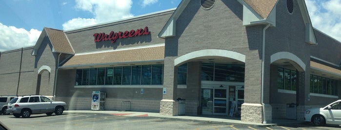 Walgreens is one of สถานที่ที่ Kristeena ถูกใจ.