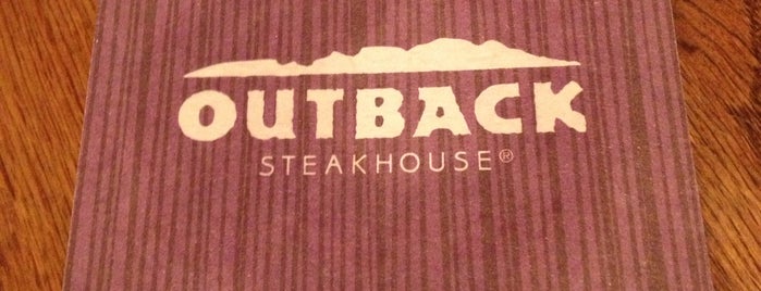 Outback Steakhouse is one of สถานที่ที่ Lizzie ถูกใจ.