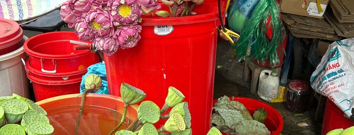 Ho Thi Ky Flower Market is one of Orte, die Isabel gefallen.