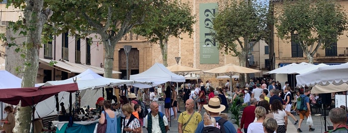 Mercado Pollensa is one of Mallorca.