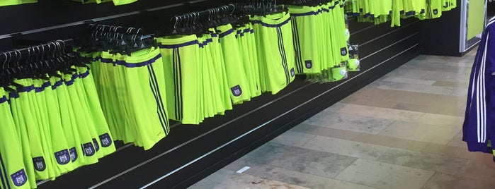 RSCA Fanshop is one of Boutiques - Magasins.