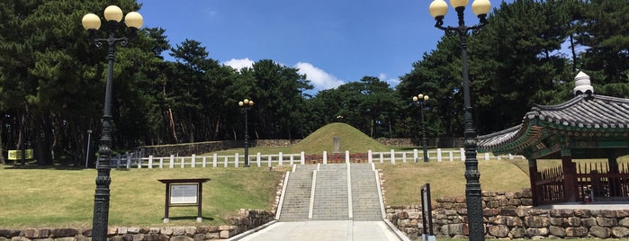 허수로 왕비릉 (Royal Tomb Of Queen Suro) is one of 고분 古墳 Korean Acient Tombs.