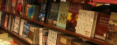 Barnes & Noble is one of Posti che sono piaciuti a Nat.