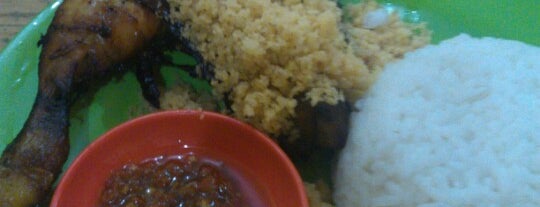 Ayam Bakar Mas Mono is one of Makan2 di Bekasi.