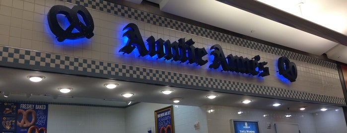 Auntie Anne's is one of สถานที่ที่บันทึกไว้ของ Nick.