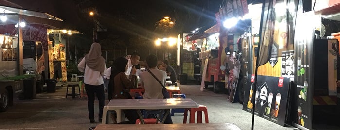 Anggerik Mall Food Truck Alley is one of Tempat yang Disukai ꌅꁲꉣꂑꌚꁴꁲ꒒.