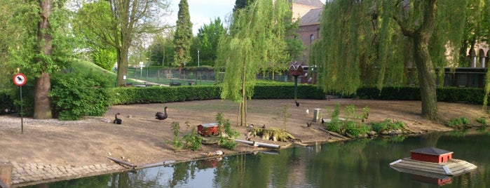 Dierenpark Hedel is one of Orte, die Dennis gefallen.