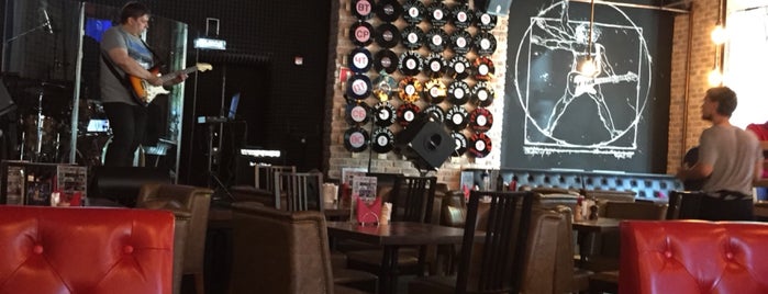 Records Music Pub is one of Tempat yang Disukai Andrey.