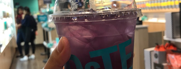 DAVIDsTEA is one of Michaelさんのお気に入りスポット.