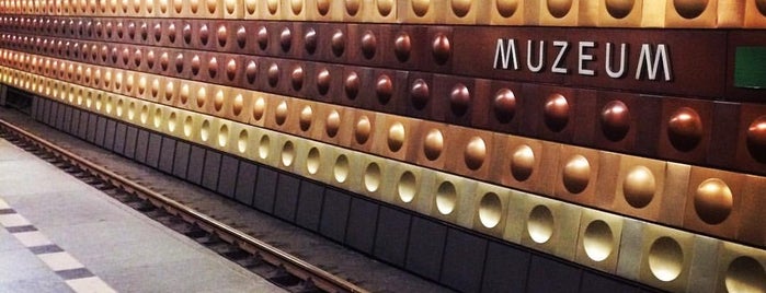 Metro =A= =C= Muzeum is one of Pražské metro.