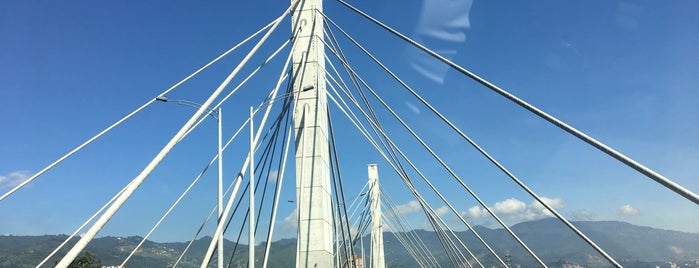 Puente Gilberto Echeverri is one of Por visitar.
