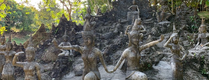 Secret Buddha Garden is one of Anna'nın Kaydettiği Mekanlar.
