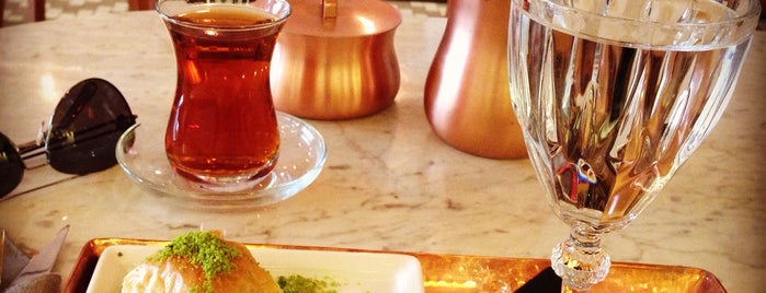 Pare •baklava•bar• is one of To-eat list Istanbul.