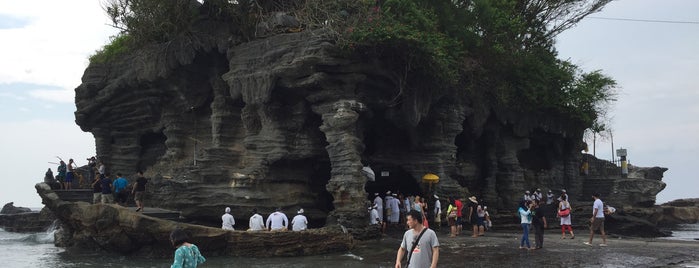 Temple de Tanah Lot is one of Bali to-do list.