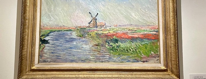Musée Marmottan Monet is one of Musées Paris.
