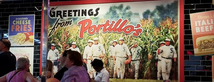 Portillo's Hot Dogs is one of สถานที่ที่ Jeff ถูกใจ.