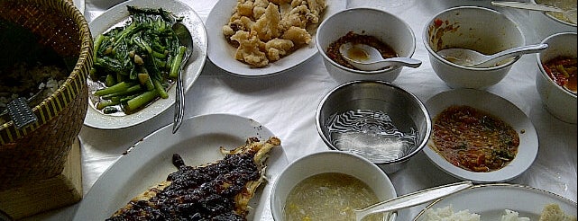 Ratu Gurih Seafood is one of Enjoy Makassar!.