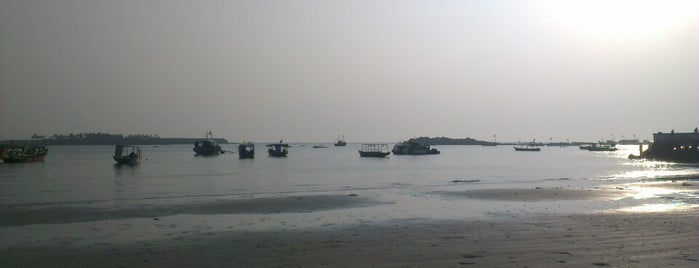 Dandi beach is one of Malvan.
