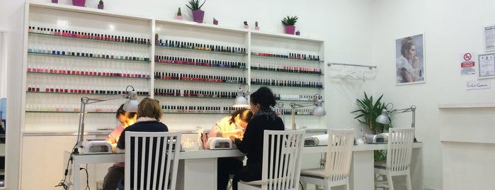 UNIQUE NAIL is one of Reemさんのお気に入りスポット.