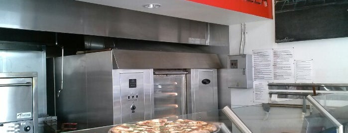 Primo Pizza is one of Lugares favoritos de Franky.
