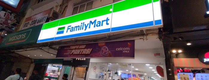Family Mart is one of Tomatoさんのお気に入りスポット.