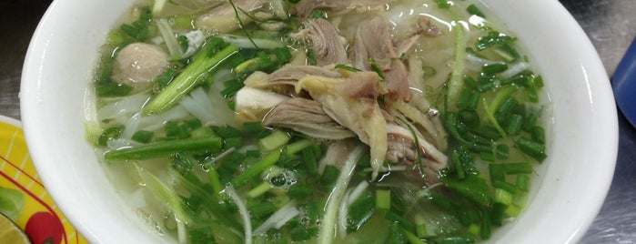 Phở Gà Mai Anh is one of Davidさんのお気に入りスポット.