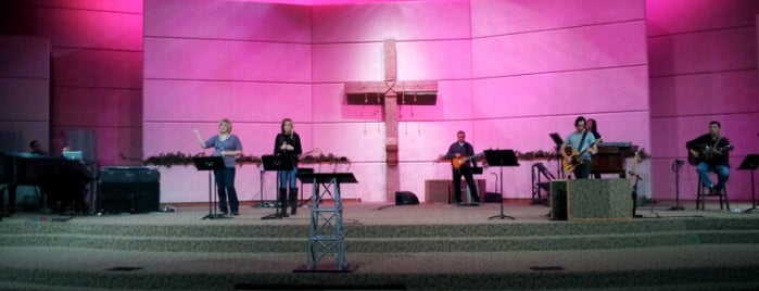 Crossroads Community Church is one of สถานที่ที่ Tony ถูกใจ.