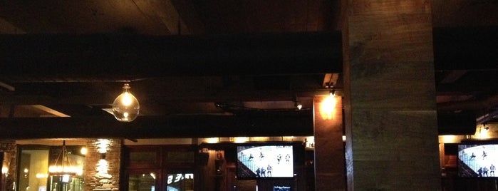 The Scout Waterhouse + Kitchen is one of Best Bars in Chicago to watch NFL SUNDAY TICKET™.