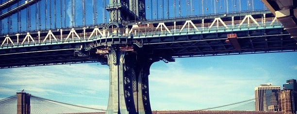 Puente de Brooklyn is one of Places to go when in New York.