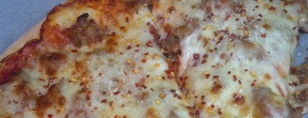 Di Nico's Pizza is one of สถานที่ที่บันทึกไว้ของ Nikkia J.