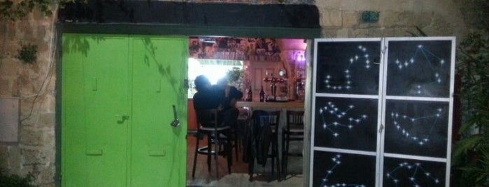 מזל אריה 5 –Mazal Arieh Bar is one of Lieux qui ont plu à Andres.