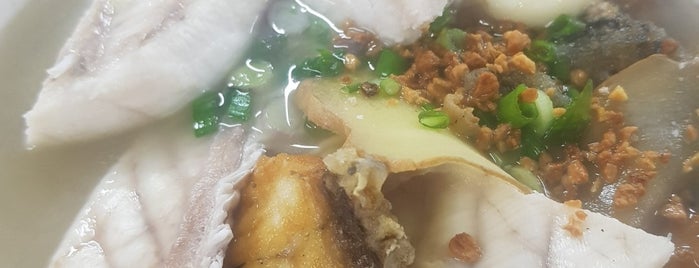 Perak Lane Fish Head / Seafood Porridge is one of Penang food.