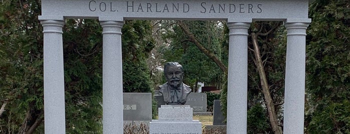 Colonel Sanders' Grave is one of Lieux qui ont plu à j.
