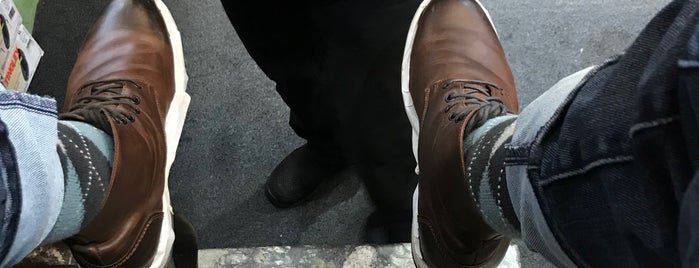 Eddie's Shoeshine & Repair is one of Thörnkvists i New York.