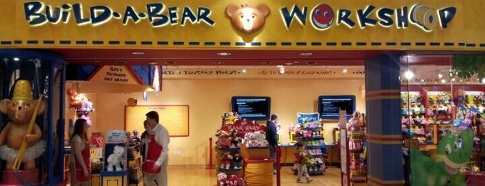 Build-A-Bear Workshop is one of Nicholeさんのお気に入りスポット.