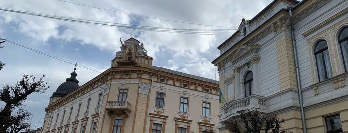 Національний музей народного мистецтва Гуцульщини та Покуття ім. Йосафата Кобринського is one of Коломия.