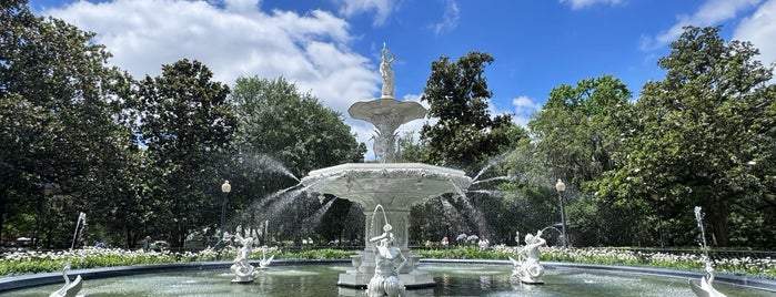 Forsyth Park Fountain is one of Savannah getaway.