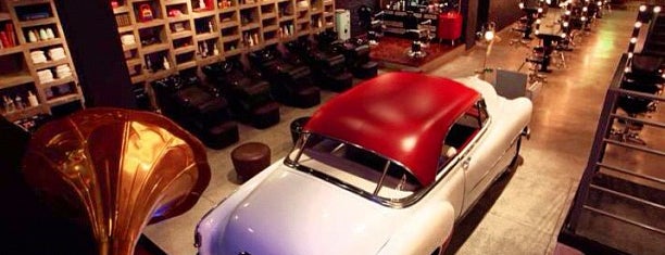 Retrô Hair is one of สถานที่ที่ Renato ถูกใจ.