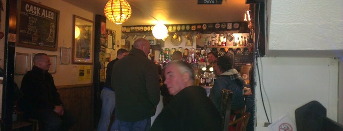 Pebbles Bar is one of Lugares favoritos de Joll.