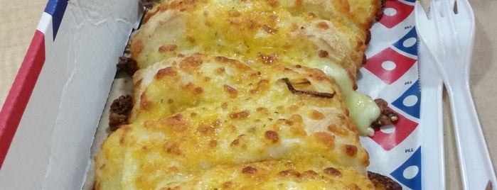 Domino's Pizza is one of สถานที่ที่ @dondeir_pop ถูกใจ.