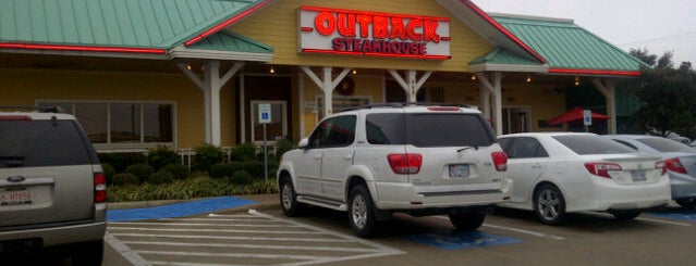 Outback Steakhouse is one of สถานที่ที่ Oscar ถูกใจ.