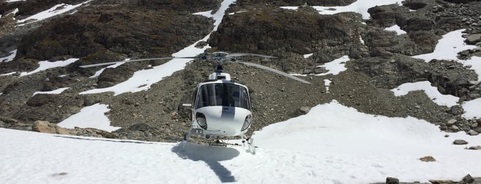 Glacier Southern Lakes Helicopters is one of Orte, die Josef gefallen.