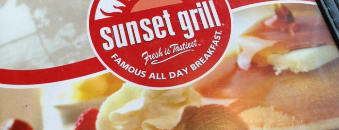 Sunset Grill is one of Lugares favoritos de Richard.