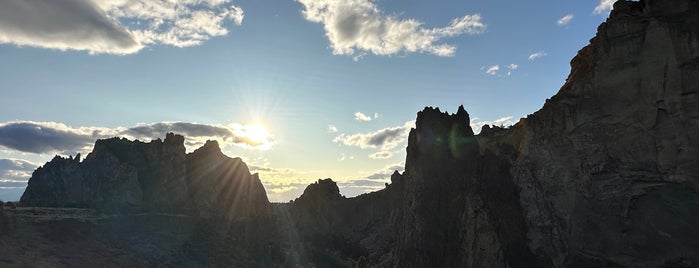 Smith Rock State Park is one of Tempat yang Disukai Emma.