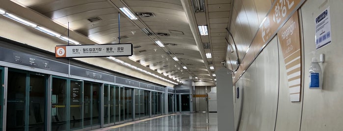 Hangangjin Stn. is one of Subway Stations in Seoul(line5~9).