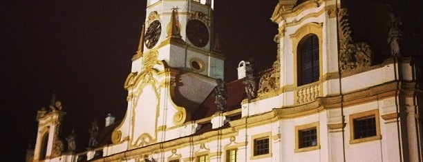 Iglesias de Loreto is one of Baroque architecture +Rococo.