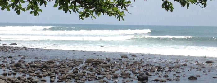 Medewi Beach (Surf Spot) is one of Lugares favoritos de RizaL.