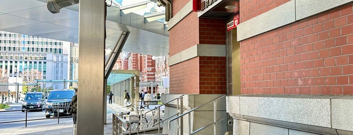 丸の内警察署東京駅前交番 is one of 東京駅.