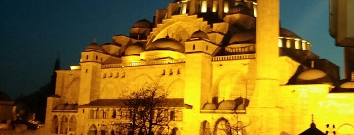Mezquita de Süleymaniye is one of 52 Places You Should Definitely Visit in İstanbul.