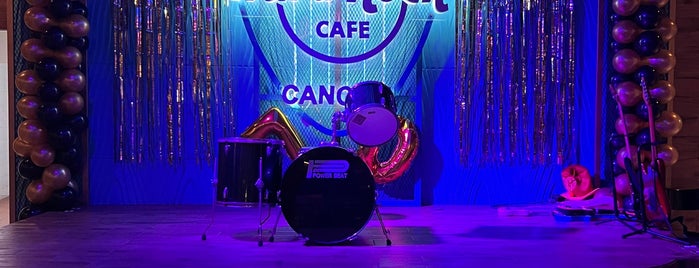 Hard Rock Café Guitar is one of Cancun.
